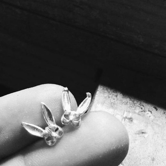 Sterling silver stud earrings - Picture 3 of 3